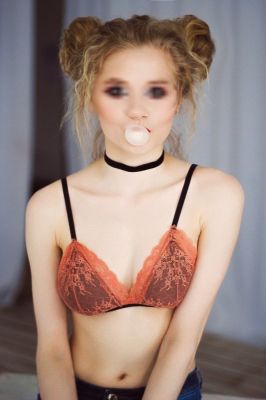 Oksana, 25